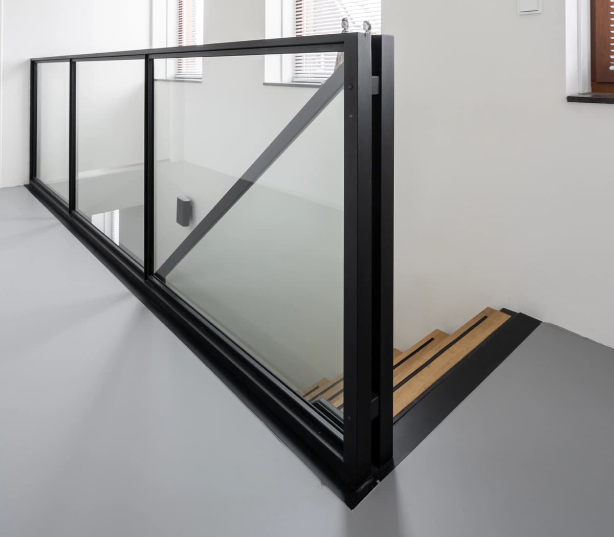 Stalen balustrade met glas